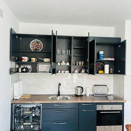 Villa Holiday بيهاتش