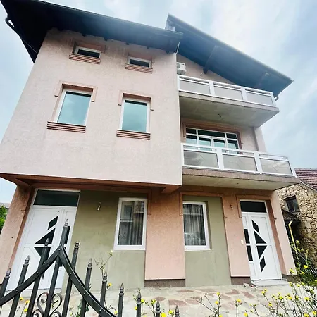 Villa Holiday فيلة بيهاتش