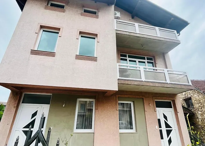 Villa Holiday فيلة بيهاتش