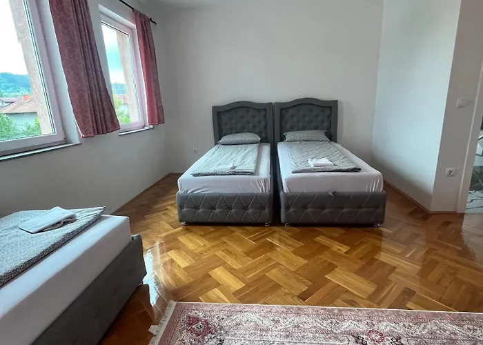 Villa Holiday بيهاتش